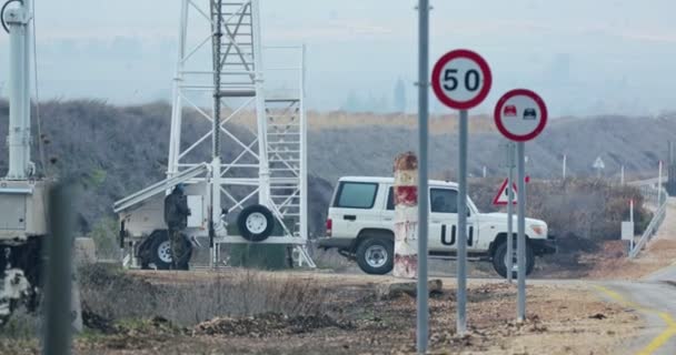 Golan heights, dezember 2018. grenze von syrien und israel. un Posten und Soldaten — Stockvideo