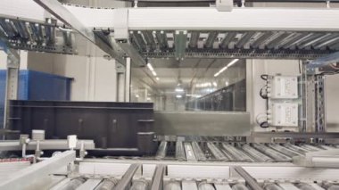 Konveyörler büyük otomatik ambar taşıma kutuları