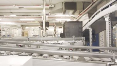 Konveyörler büyük otomatik ambar taşıma kutuları