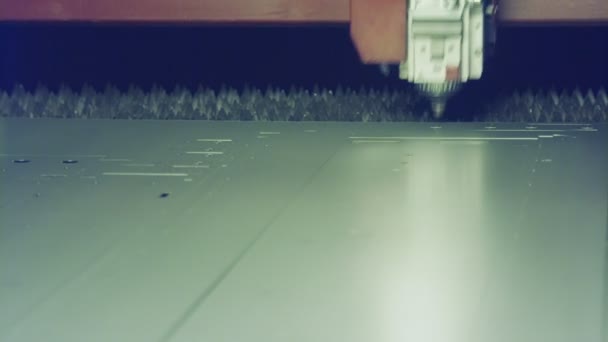 Laser cutting machine cutting a large metal sheet — Stock Video