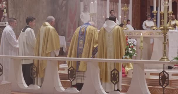 Назарет, 24 декабря 2018 года. Рождественская месса в базилике Благовещения — стоковое видео