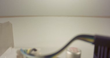 Aşırı makro dolly atış kapasitörler ve transistör ile bir Pcb bilgisayar yönetim kurulu