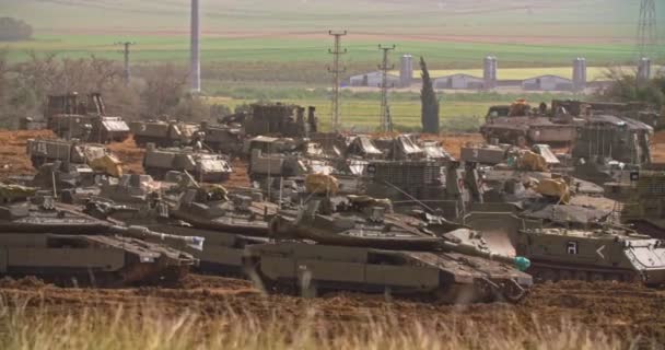 Gazze, 30 Mart 2019. IDF tankları sınıra yakın muharebe oluşumunda sıraya girdi — Stok video