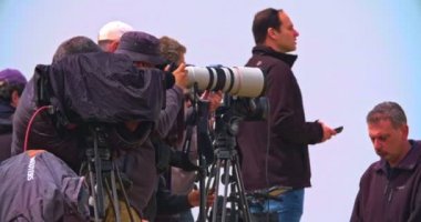 Gazze, 30 Mart 2019. Sınıra yakın bir tepede fotoğrafçılar ve kameramanlar