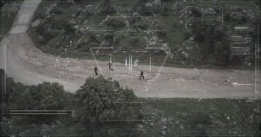 Teröristlerin silahla yürüyen güvenlik kamerası görüntüsü