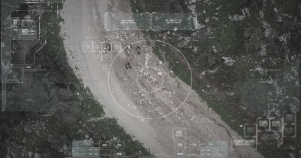 Vigilância visão câmera drone de esquadrão terrorista andando com armas — Vídeo de Stock