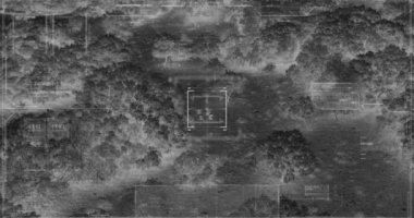 Savaş sırasında yürüyen askerlerin termal gece görüş kamerası görünümü ile Drone