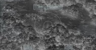 Savaş sırasında yürüyen askerlerin termal gece görüş kamerası görünümü ile Drone