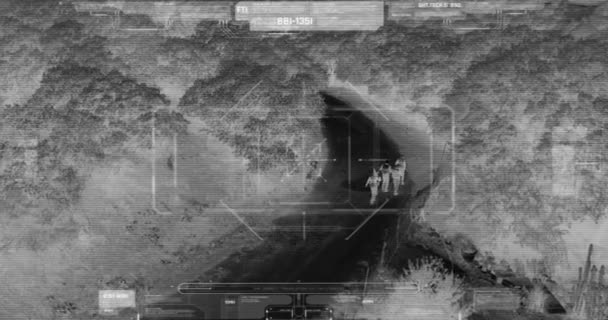 Drone con visión nocturna térmica vista del escuadrón terrorista caminando con armas — Vídeo de stock
