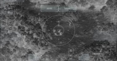 Savaş sırasında yürüyen askerlerin termal gece görüş kamerası görünümü ile Drone