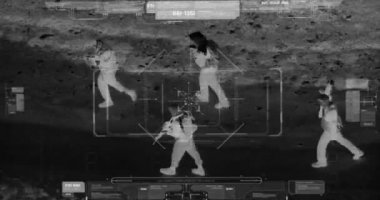 Kamera yakınlaştırma ile teröristlerin termal gece görüş görünümü ile Drone