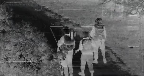 Τηλεκατευθυνόμενο με θερμική θέα νυχτερινής όρασης τρομοκρατών με ζουμ στην κάμερα — Αρχείο Βίντεο