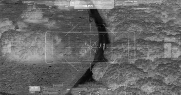 Drone s termálním výhledem do nočního vidění teroristů s přezvětšování kamery — Stock video