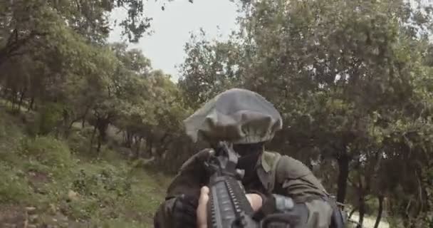 Weapon GoPro POV footage of a squad of Israeli commando soldiers during combat — Stock Video