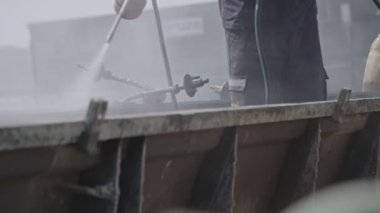 Çelik beton kalıpları Temizleme inşaat işçileri