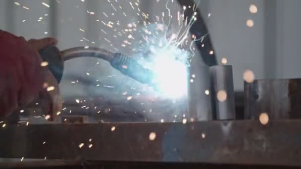Pomalé pohyby ocelových rámů svářecích svařovacích konstrukcí — Stock video