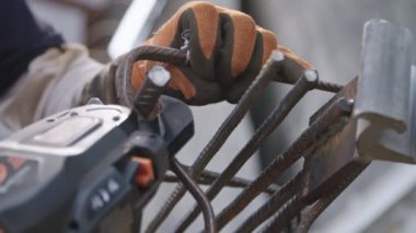 Çelik çubukların beton Takviyeler için bağlanması