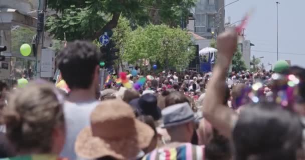Tel Aviv, Israël-14 2019 juni. Mensen die marcheren in de jaarlijkse LGBT Pride parade — Stockvideo