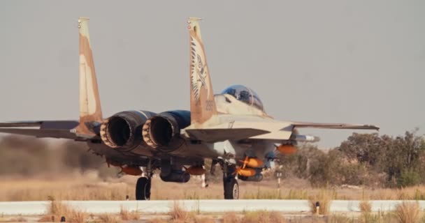 Izraelskie siły powietrzne F-15 kołowania na pasie startowym przed startem — Wideo stockowe