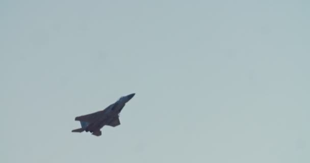 Истребители F-15 ВВС Израиля во время тренировки по собачьему бою — стоковое видео
