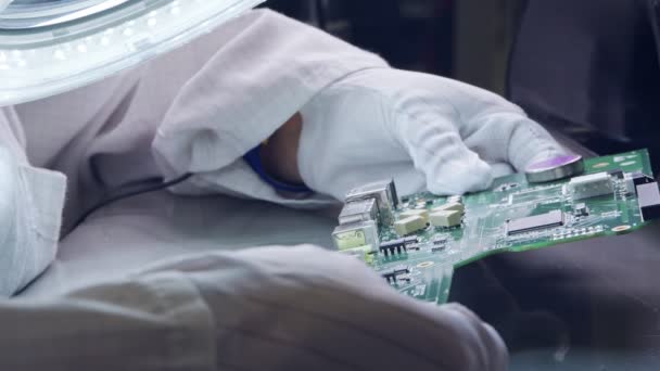 Close up of Manual soldering of electronic components on a board — Stock Video