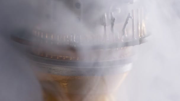 電子部品及びセンサー上の液体窒素の冷たい蒸気 — ストック動画