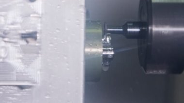 Değirmen makinesi ve torna ile hassas metal parçaları işleme yavaş hareket