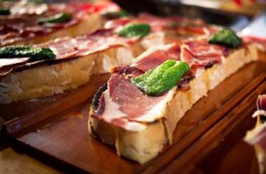 İspanyol kahvaltı. Jamon ile tost