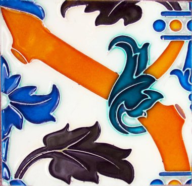 Detay eski evin cephe üzerinden geleneksel çini. Dekoratif karolar. Valensiya geleneksel çini. Çiçek süsleme.