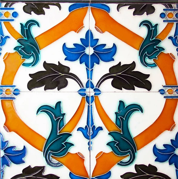 老房子的门面传统瓷砖的细节 装饰瓷砖 巴伦西亚传统瓷砖 花卉装饰品 — 图库照片
