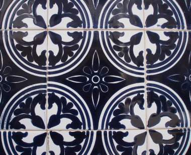 Detay eski evin cephe üzerinden geleneksel çini. Dekoratif karolar. Valensiya geleneksel çini. Çiçek süsleme.