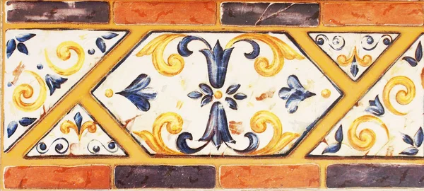 Detail Der Traditionellen Fliesen Von Der Fassade Des Alten Hauses — Stockfoto