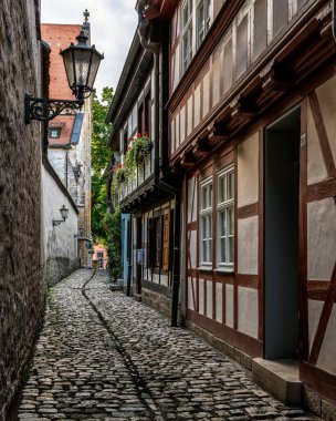 Almanya, Thüringen 'deki Erfurt' un zarif eski çekicisinde güzel bir şehir manzarası.