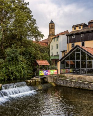 Almanya, Thüringen 'deki Erfurt' un zarif eski çekicisinde güzel bir şehir manzarası.