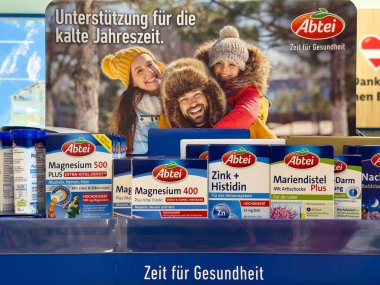 Gülümseyen aile sağlık desteğini destekliyor.