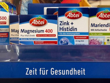 Abtei takviyeleri sergilenmektedir: Almanya 'da sağlık için magnezyum, çinko ve Mariendistel.