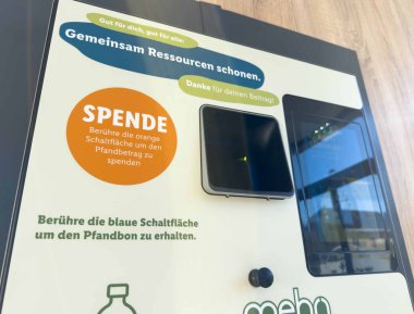 Almanya 'da geri dönüşüm makinesi, bağışta bulunma ve kurtarılma seçenekleriyle birlikte..