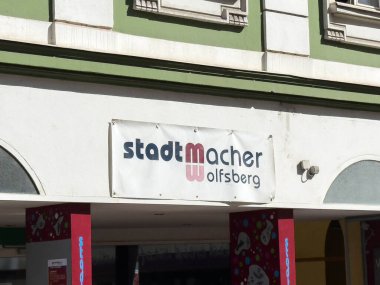 Wolfsberg, Avusturya - 19 Eylül 2025: Stadtmacher tabelası Wolfsberg 'deki inşaatta görülüyor, kentsel çevredeki yerel iş ve toplum ruhunu vurguluyor