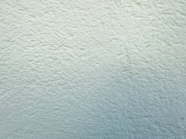 Kalıplaşmış açık mavi duvar yüzeyi ve ince bir eğim..