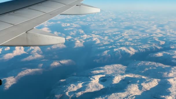 Vista Pórtico Para Montanha Asa Avião Durante Voo Aeronave — Vídeo de Stock