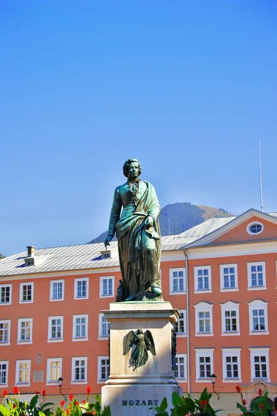 Wolfgang Amadeus Mozart Denkmal Statue Mozartplatz Salzburg Österreich Schöner Sommertag — Stockfoto