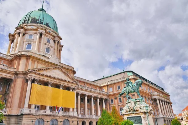 Hof Der Budaer Burg Königlichen Palast Und Reiterstandbild Von Prinz — Stockfoto