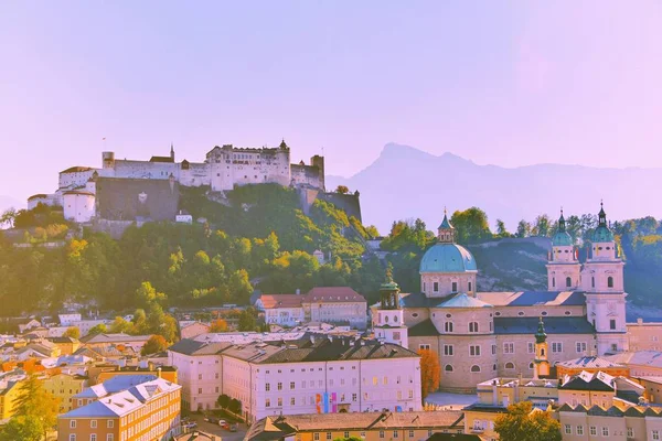 Festung Hohens の歴史的な都市ザルツブルクの空中風景 — ストック写真