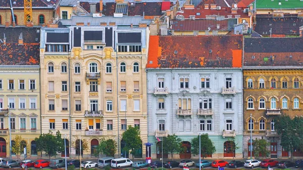 ブダペストの空中パノラマビュー。通りと大通りのトップビュー — ストック写真