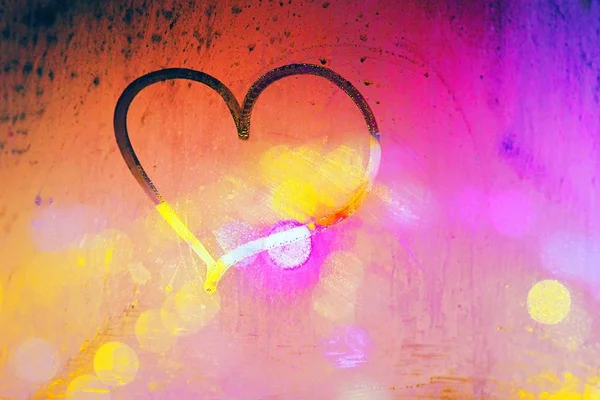 Fond D Amour Abstrait Colore Dessin A La Main Du Cœur Sur La Fenetre Brouillee Message Fond D Amour Abstrait Colore Dessin A La Main Du Cœur Sur La Fenetre Brouillee Message
