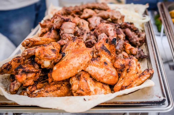 Juicy fried chicken wings — Stock Photo, Image