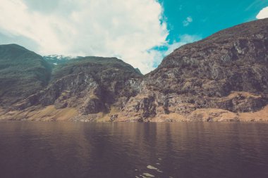 Kasvetli bir sonbahar günü Norveç Fiyordları