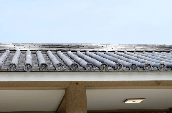 日本の古いスタイルの屋根 寺院の屋根 日本スタイル — ストック写真