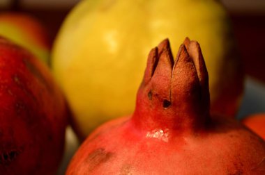 Nar faydalı bir meyvedir. Güzel ve doğal bir görüntü 