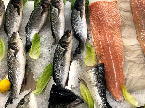 Maravilhosamente Colocado Peixes Fragmento Loja Peixe — Fotografia de Stock